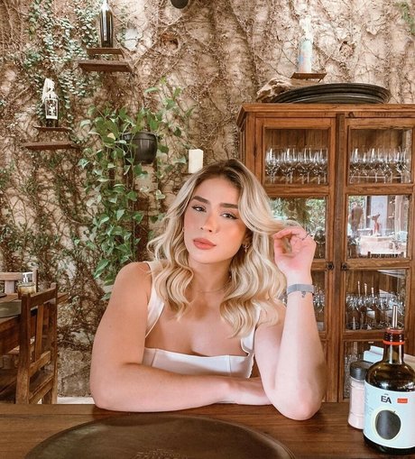 LoryLives pornstar free images