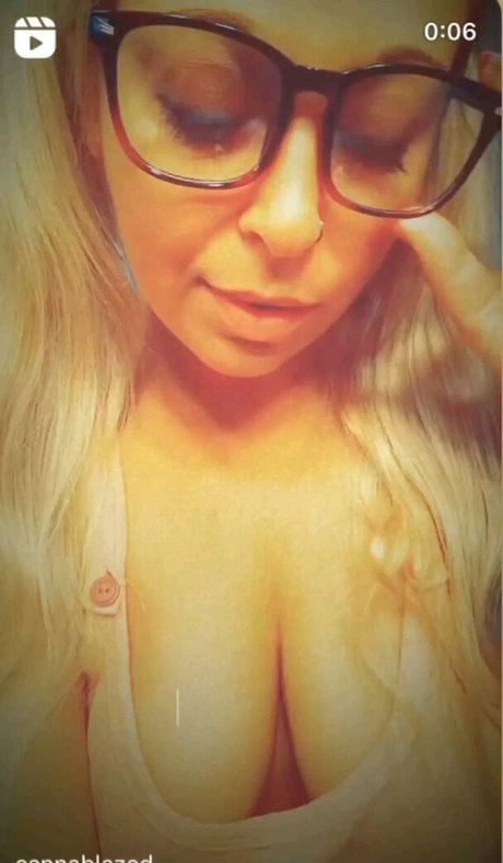 Cannablazed model free images