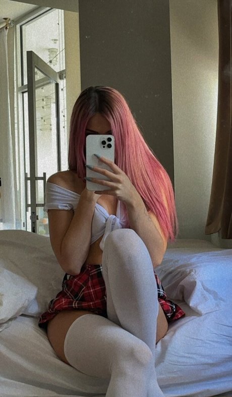 OliviaMaeBae nude pornstar picture