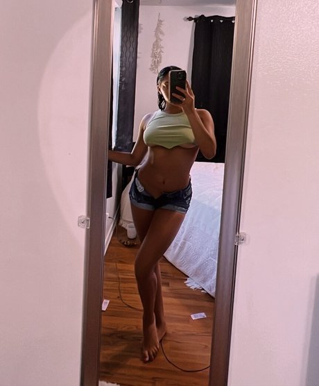 Izzy Clark star sexy picture