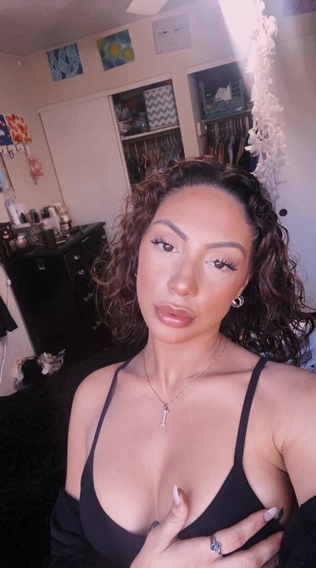 Izzy Clark naked pornstar images