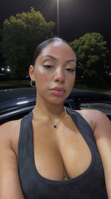 Izzy Clark art star image