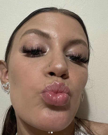 annalovesbanana xxx model image