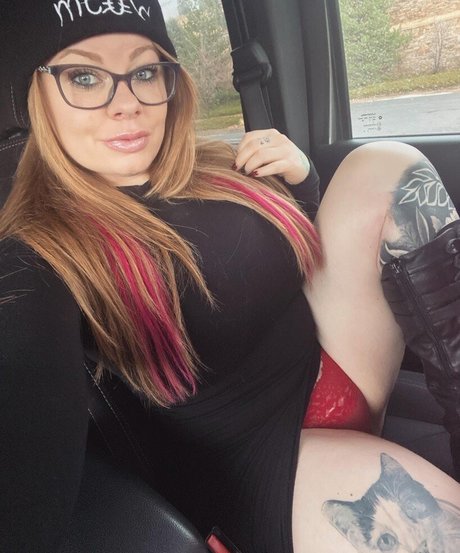 Miss lizzypink best actress img