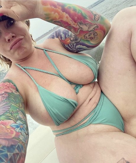 Miss lizzypink top model picture