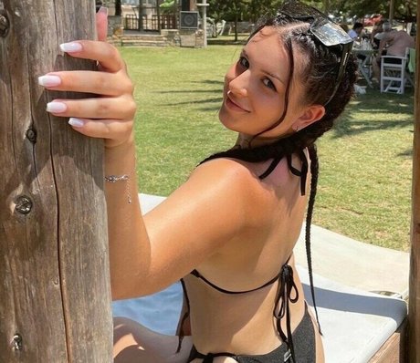 Theodwra Drinia model pretty image