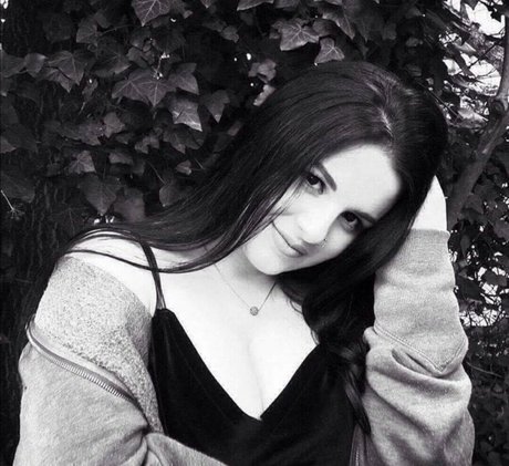 Theodwra Drinia model hot gallery