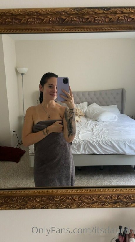 ItsdanniB exclusive actress gallery