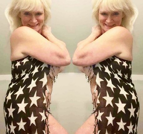 Sandie Lee erotic model gallery