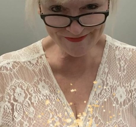 Sandie Lee nude model archive