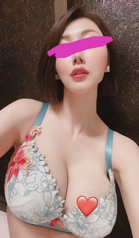 Yuria Mitsushima erotic model photo