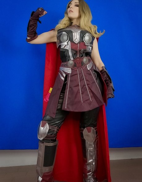 Egilea ASMR model nice image