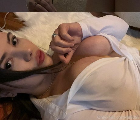 Vanessinator T80085 model nice pic