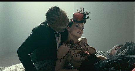 Andrea Osvart star naked images