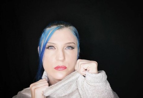 Leva Bates model exclusive photo