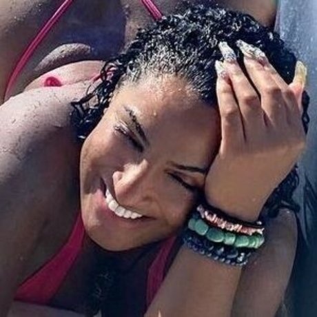 realaimeeo naked model picture