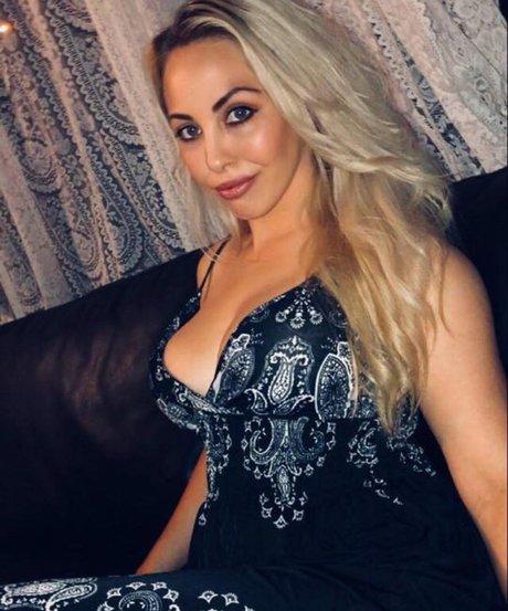 Evie Leana pornstar top photos