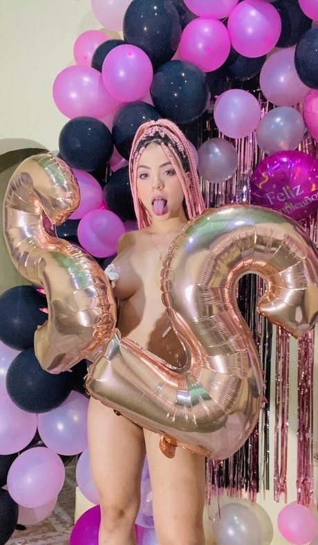 Genesis Muneton star adult pics