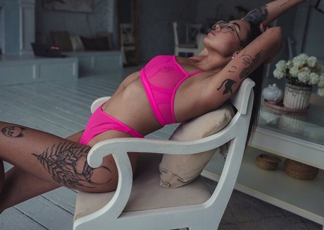 Pretty Mary model perfect photos