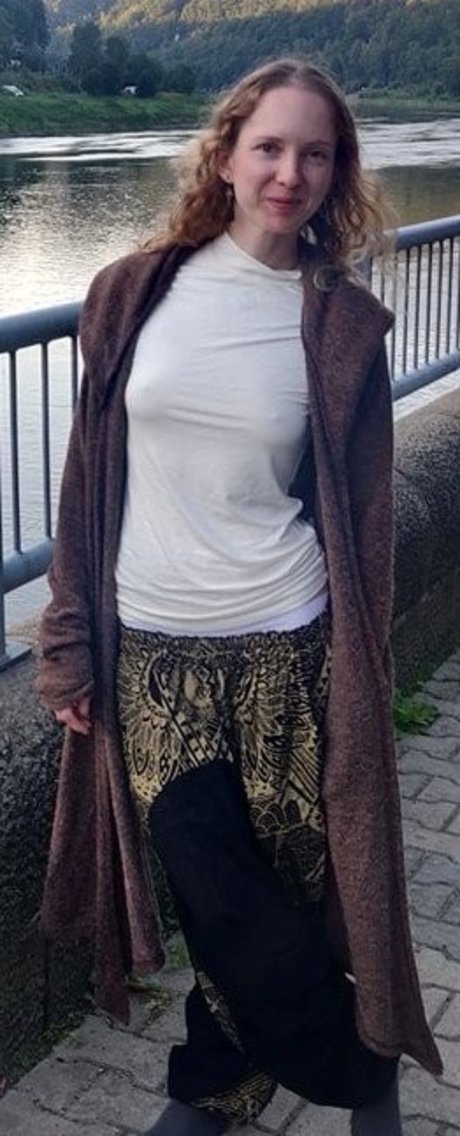 Infy Snow hd actress photo