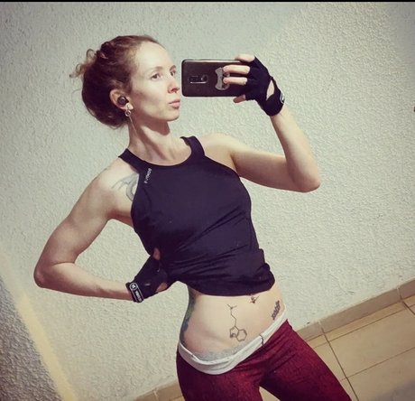 Infy Snow xxx actress photos