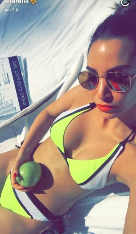 Sila Sahin adult model picture