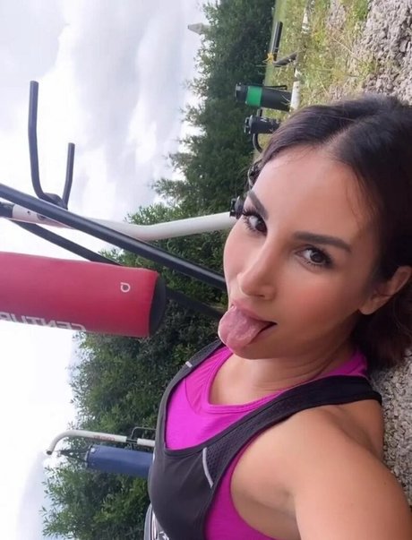 Sila Sahin model top picture