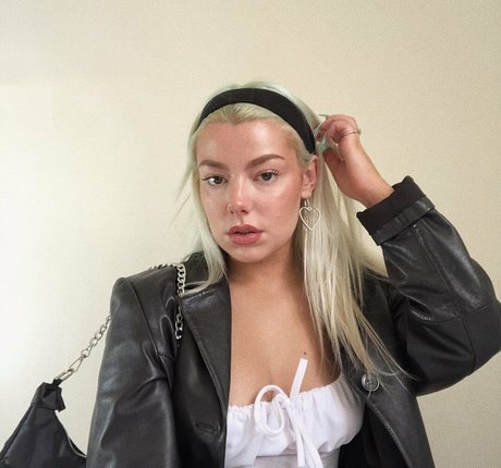 Beccajune xxx star photo