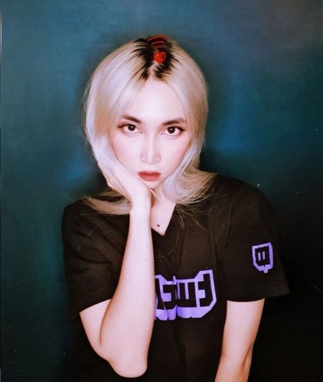 facedwithfate model free pic