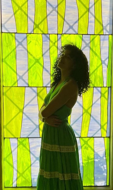 Whitney Peak hot model img