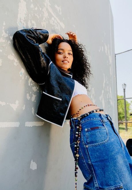 Whitney Peak nude star pics