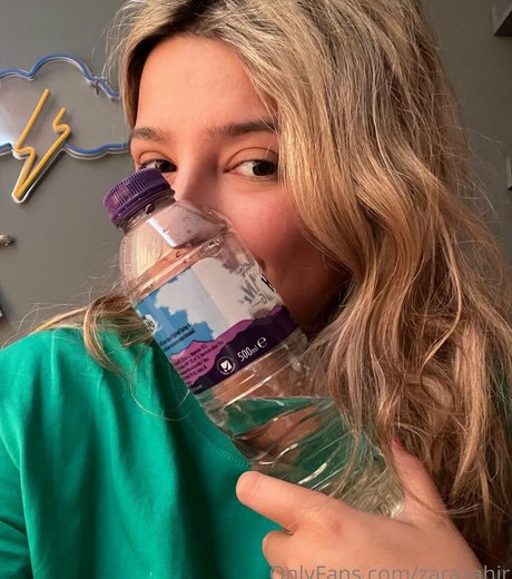 Zara Zahir nice actress photos