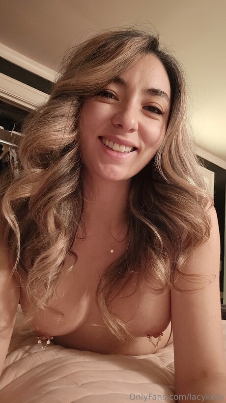 LacyKelly model naked image