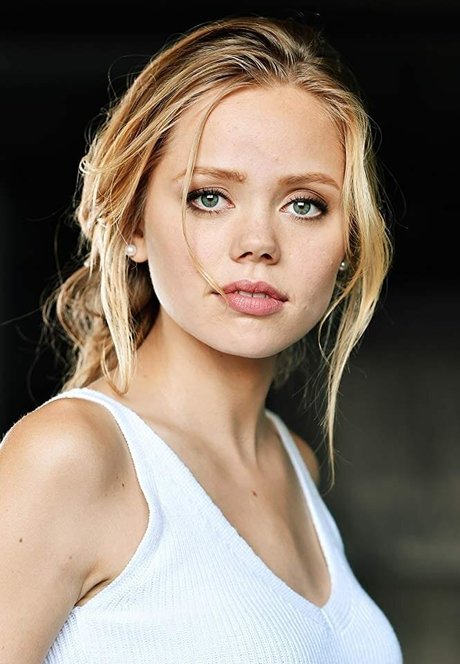 Annalisa Cochrane high quality star photos