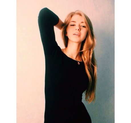 Anastasiya Ukolova art model pic