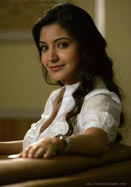 Anushka Sharma star naked pic