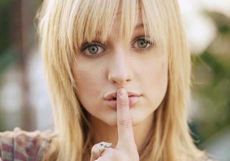 Ashlee Nicole Simpson naked star image