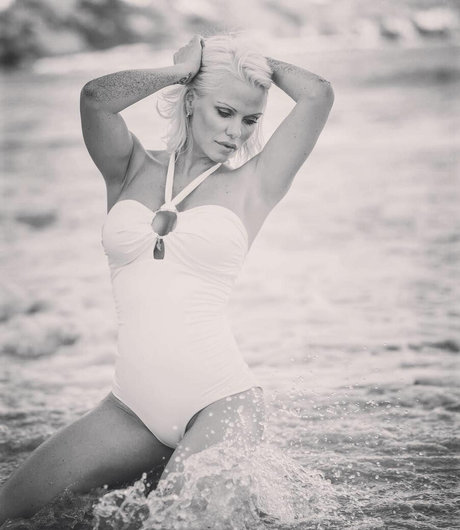 Asdis Ran nude pornstar image