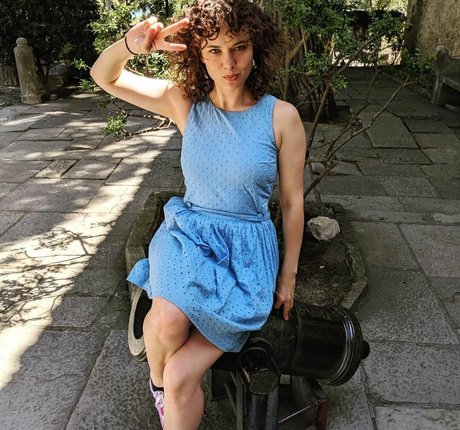 Frankie Ward model high quality pictures