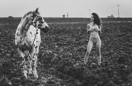 Yael Gayaa naked star pics