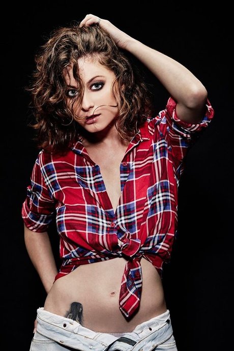 Yael Gayaa naked model images