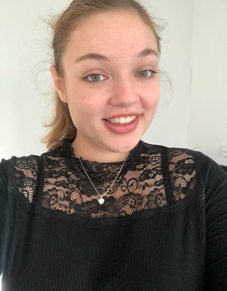 Cheyenne1607 nude pornstar photo