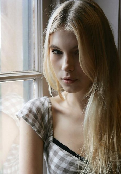 Allegra Carpenter art actress photo