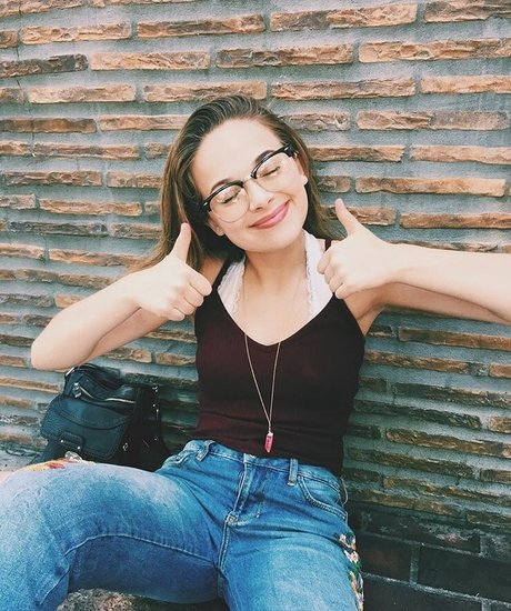 Alyssa Jirrels hot star image