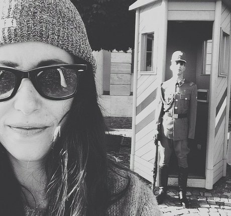 Amanda Crew model top img