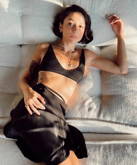 Zeynep Bastik pretty pornstar archive