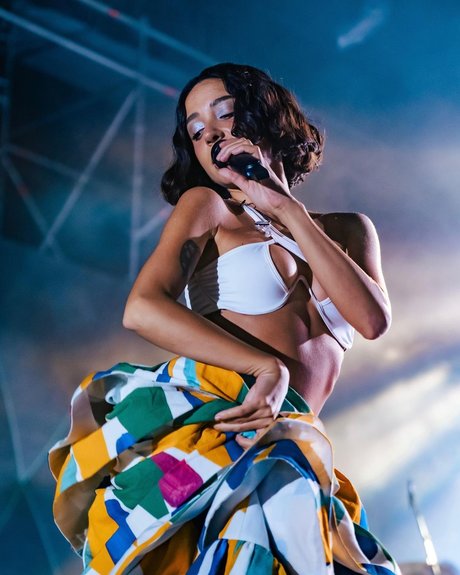 Zeynep Bastik model naked image