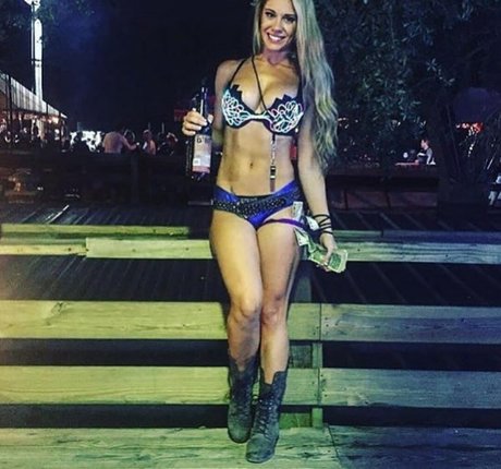 Karin Noelle sexy model photos