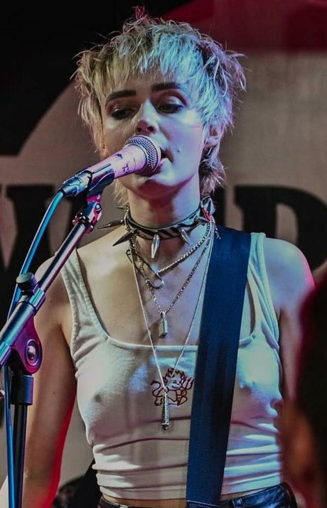 Milkie Way erotic model archive