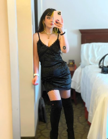 Bootz model high quality photos